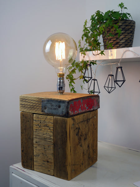Scaffolding plank lamp with metal trim